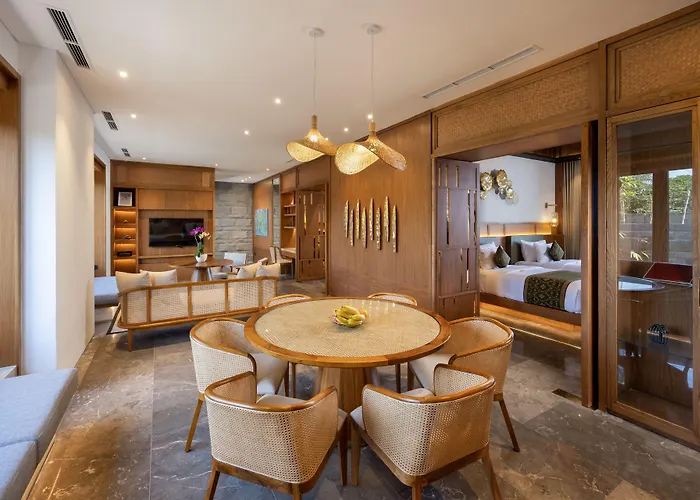 Sumitra Luxury & By Pramana 5* サヌール