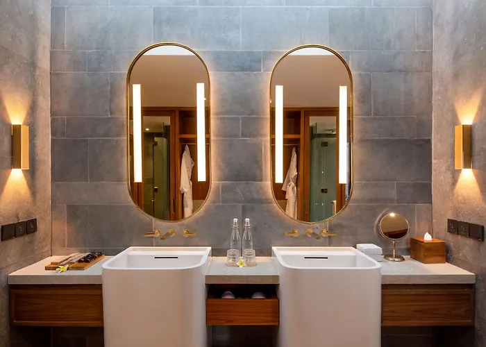 Sumitra Luxury & By Pramana 5* サヌール
